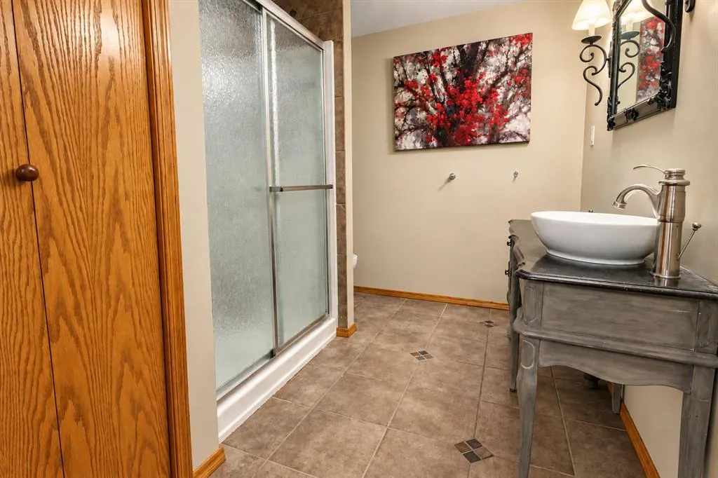 101 Dickenson Crescent