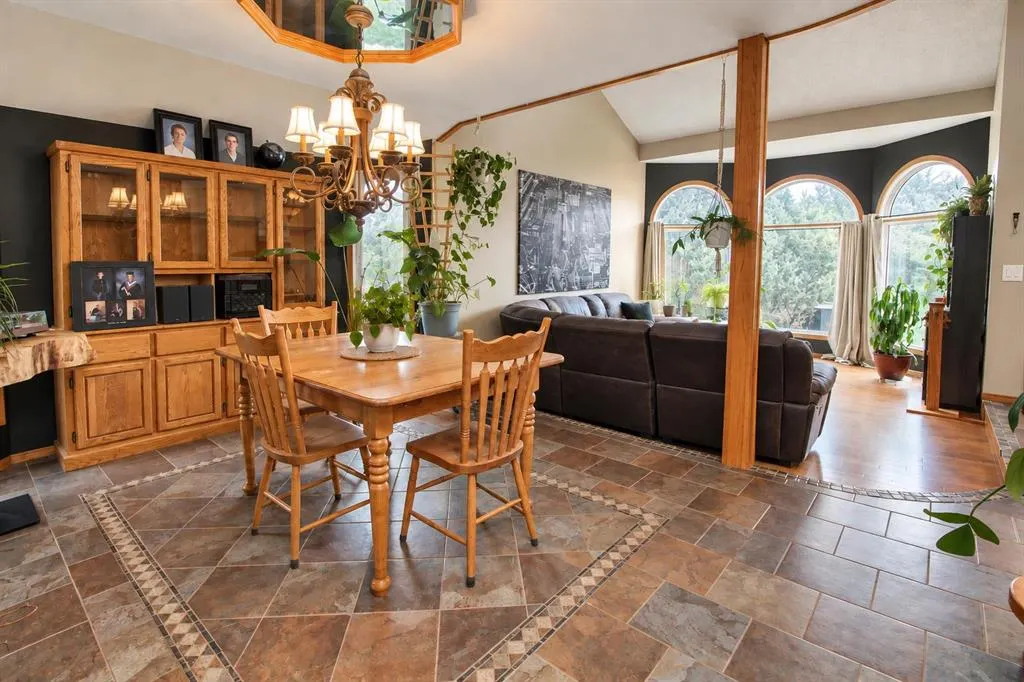 101 Dickenson Crescent