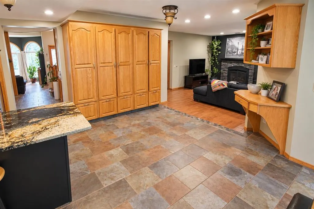 101 Dickenson Crescent