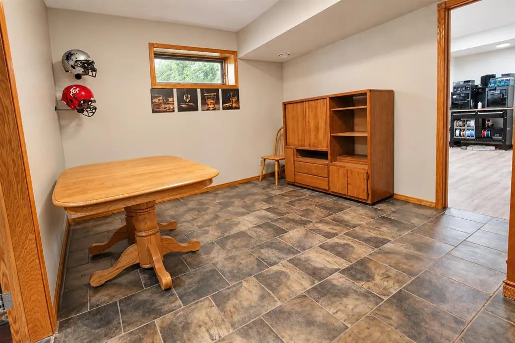 101 Dickenson Crescent