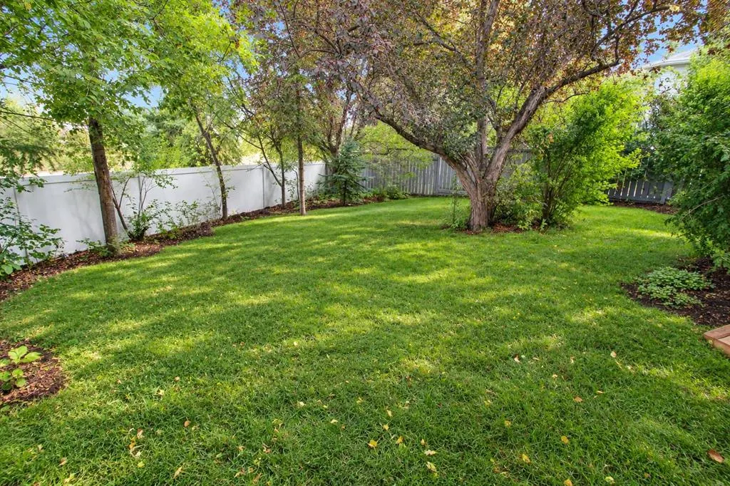 101 Dickenson Crescent