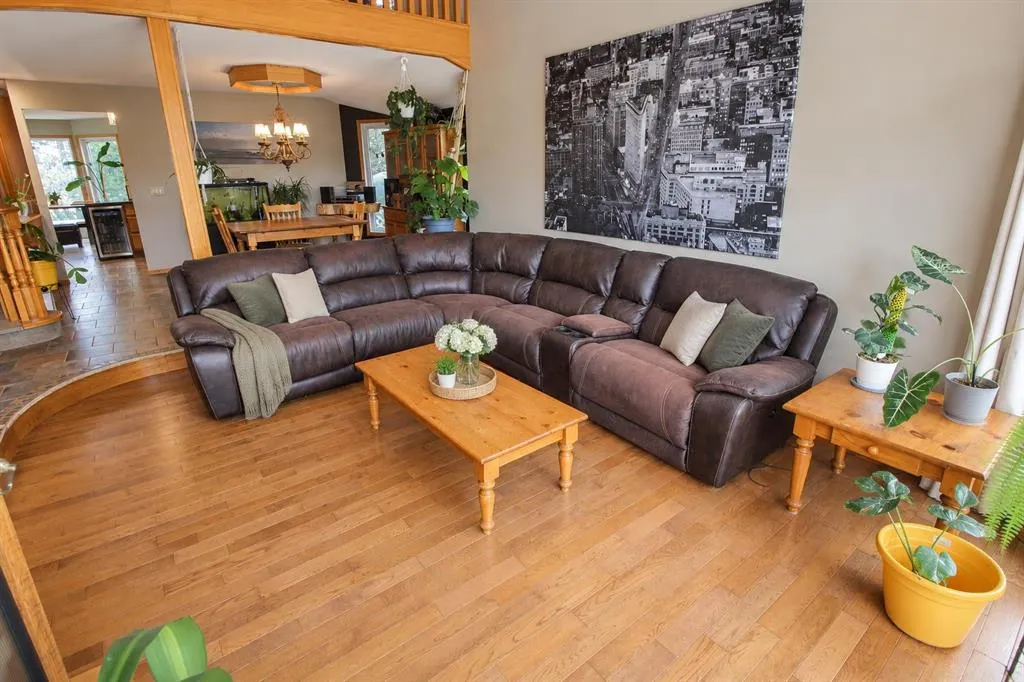 101 Dickenson Crescent