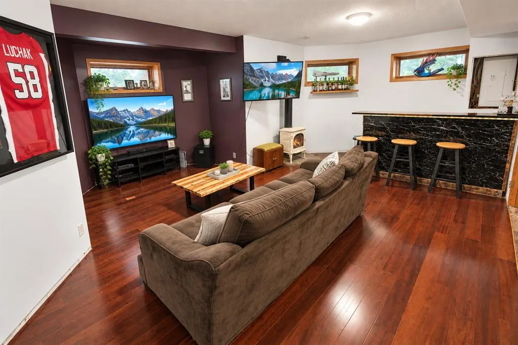 101 Dickenson Crescent