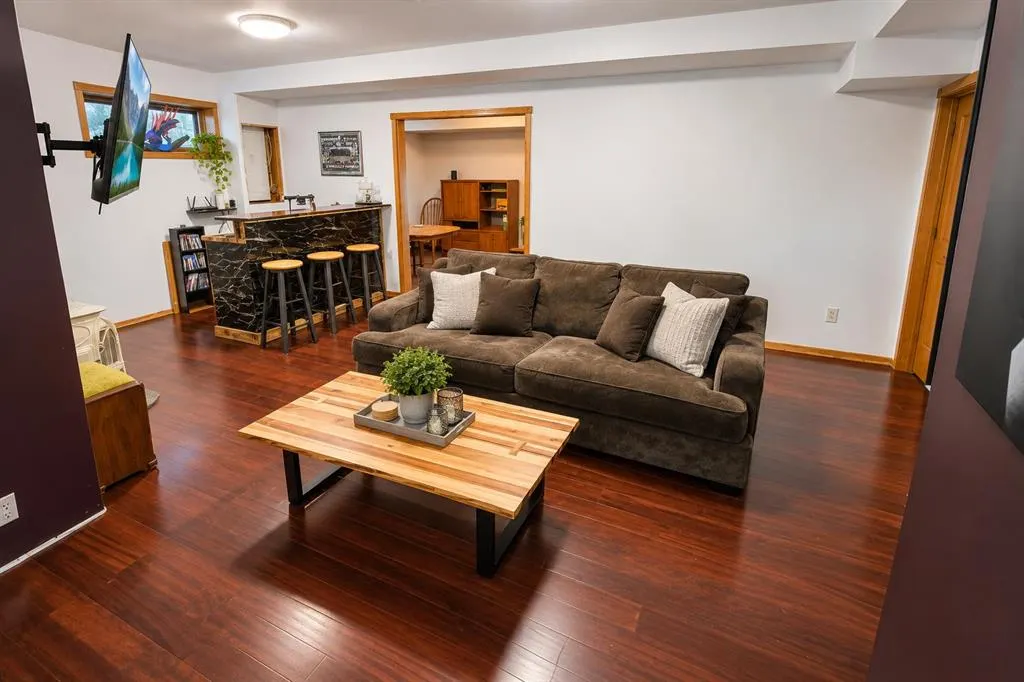 101 Dickenson Crescent