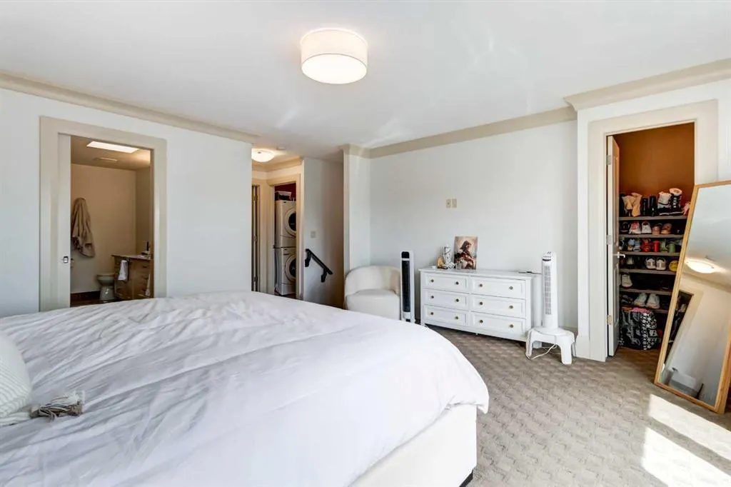 1934 36 Street SW #2