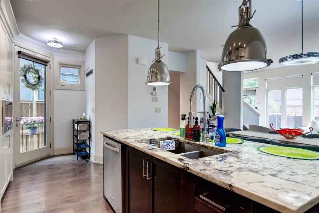 1934 36 Street SW #2