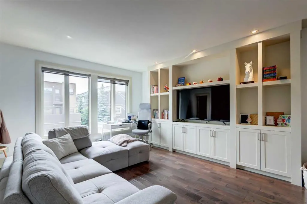 1934 36 Street SW #2