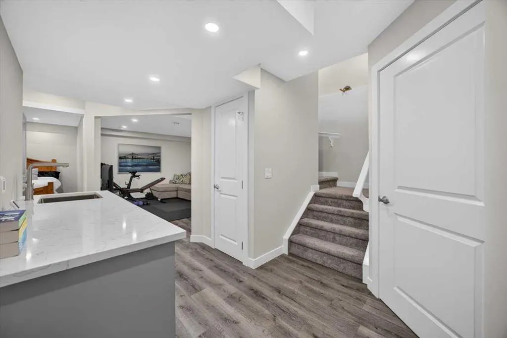 2584 Ravenslea Gardens SE