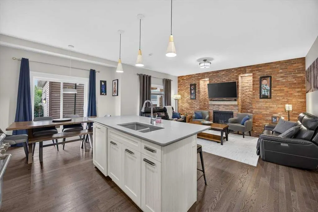 2584 Ravenslea Gardens SE