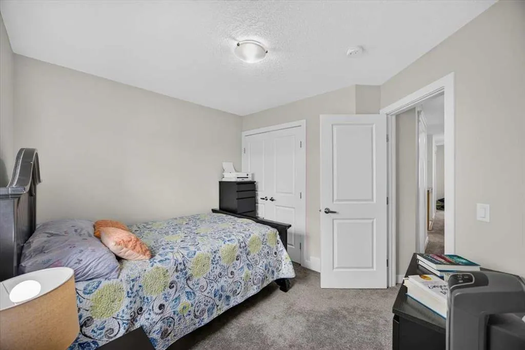 2584 Ravenslea Gardens SE
