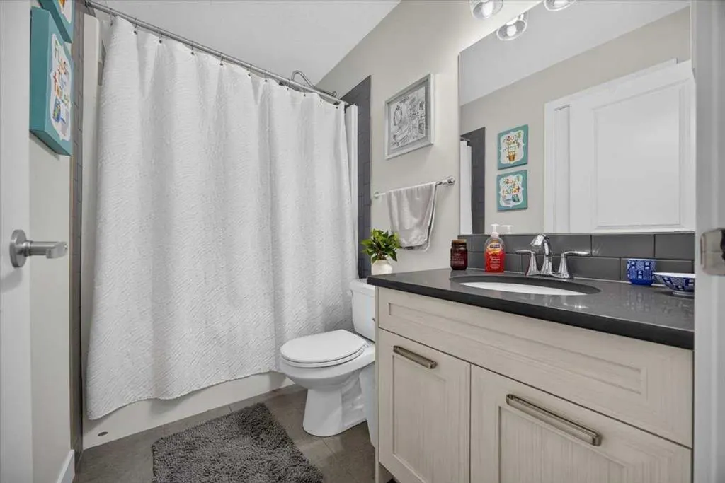 2584 Ravenslea Gardens SE