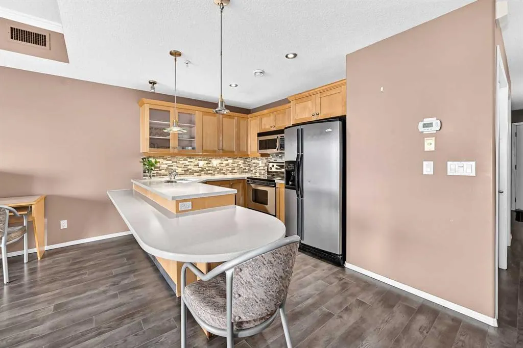 5100 Lakeshore Drive #508