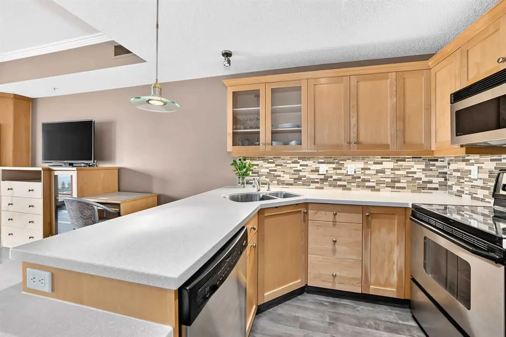 5100 Lakeshore Drive #508