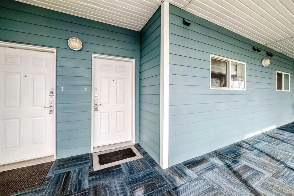 5100 Lakeshore Drive #508