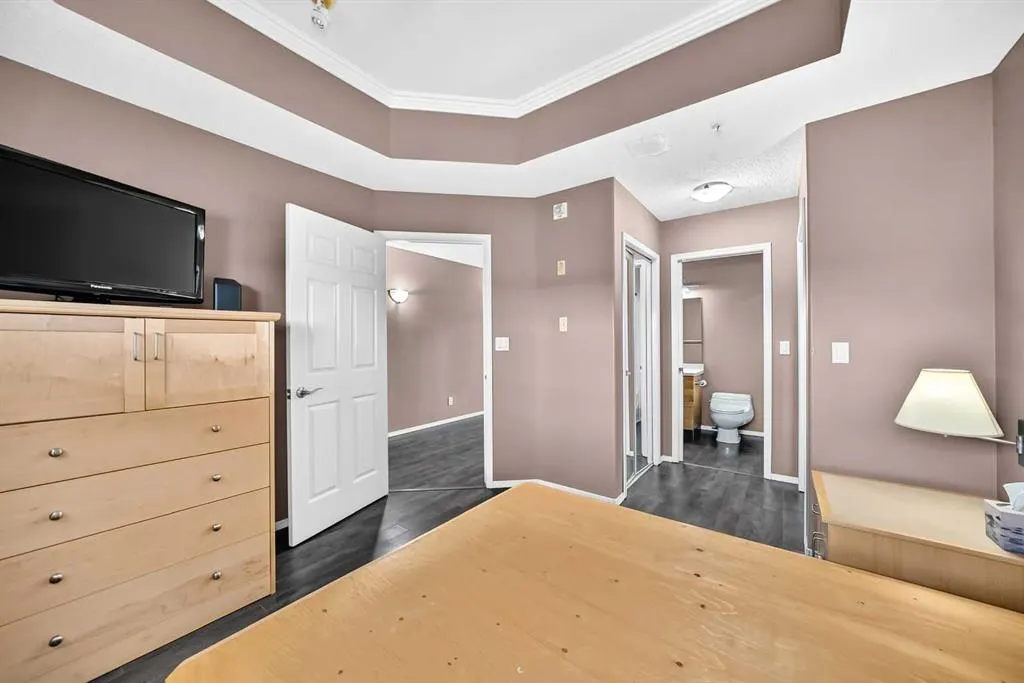 5100 Lakeshore Drive #508