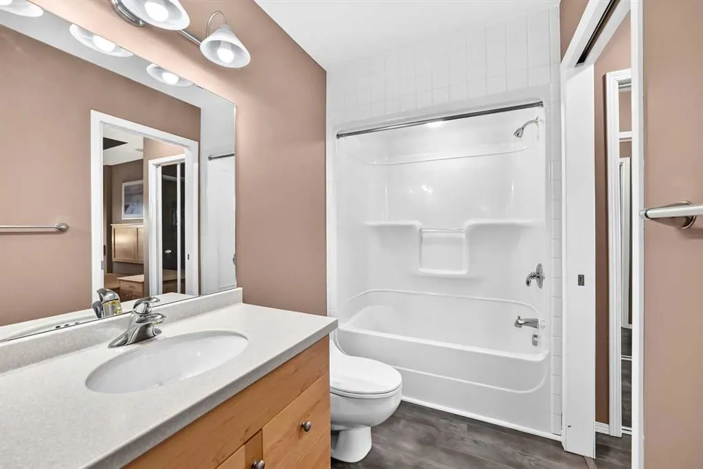 5100 Lakeshore Drive #508