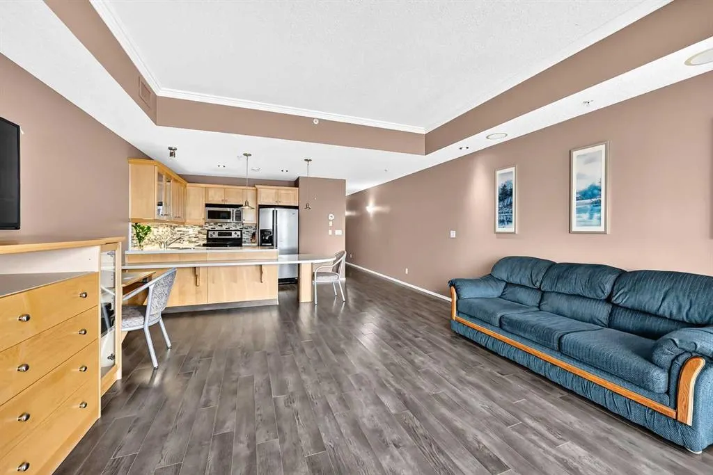 5100 Lakeshore Drive #508