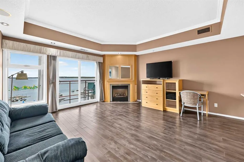 5100 Lakeshore Drive #508