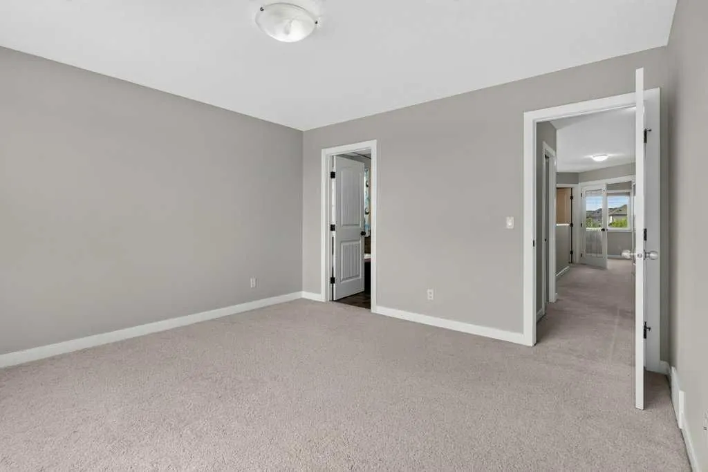 23 Saddlebrook Court NE