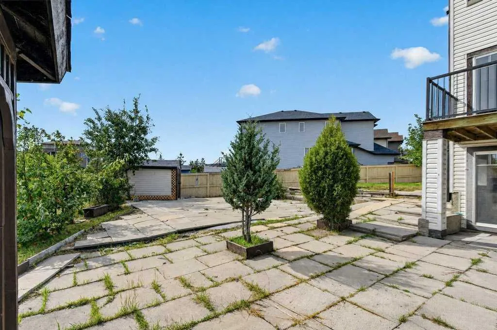 23 Saddlebrook Court NE