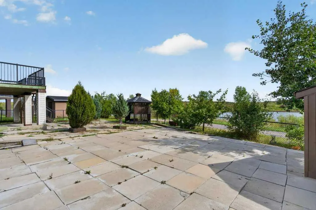 23 Saddlebrook Court NE