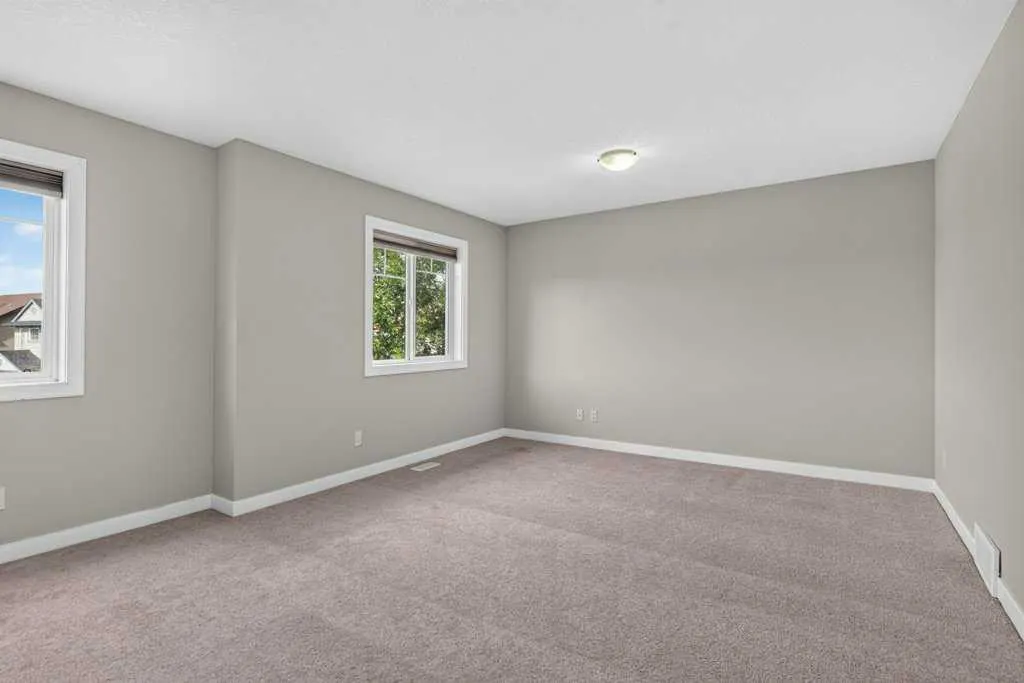 23 Saddlebrook Court NE