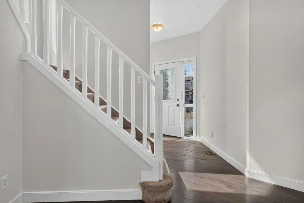 23 Saddlebrook Court NE