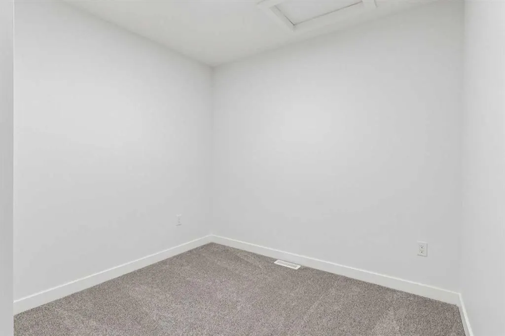 95 Saddlecrest Circle NE #105