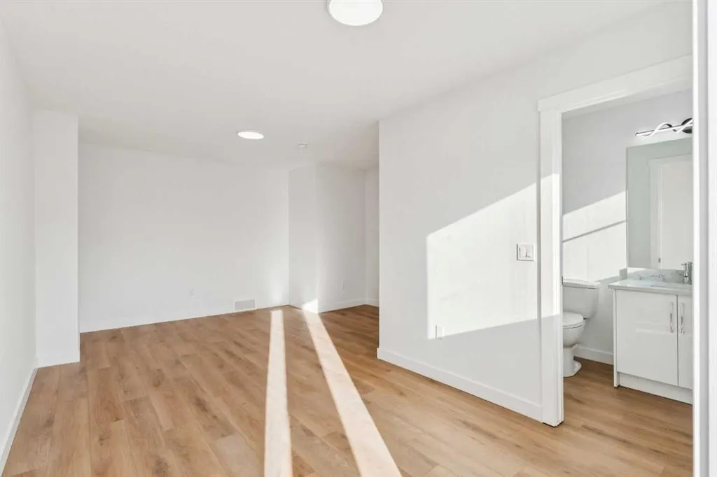 95 Saddlecrest Circle NE #105