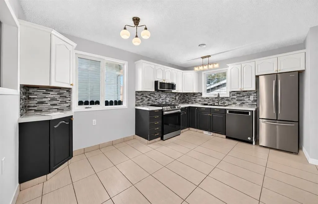 16 Dovely Way SE