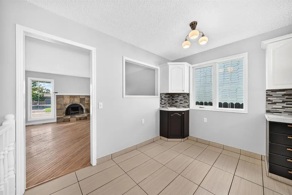 16 Dovely Way SE