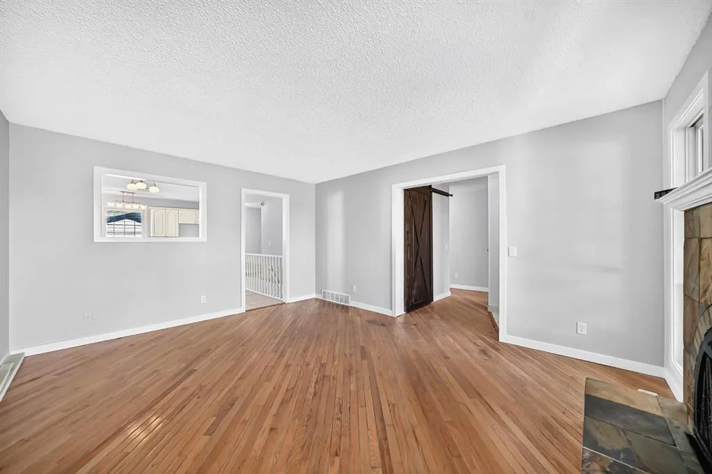 16 Dovely Way SE