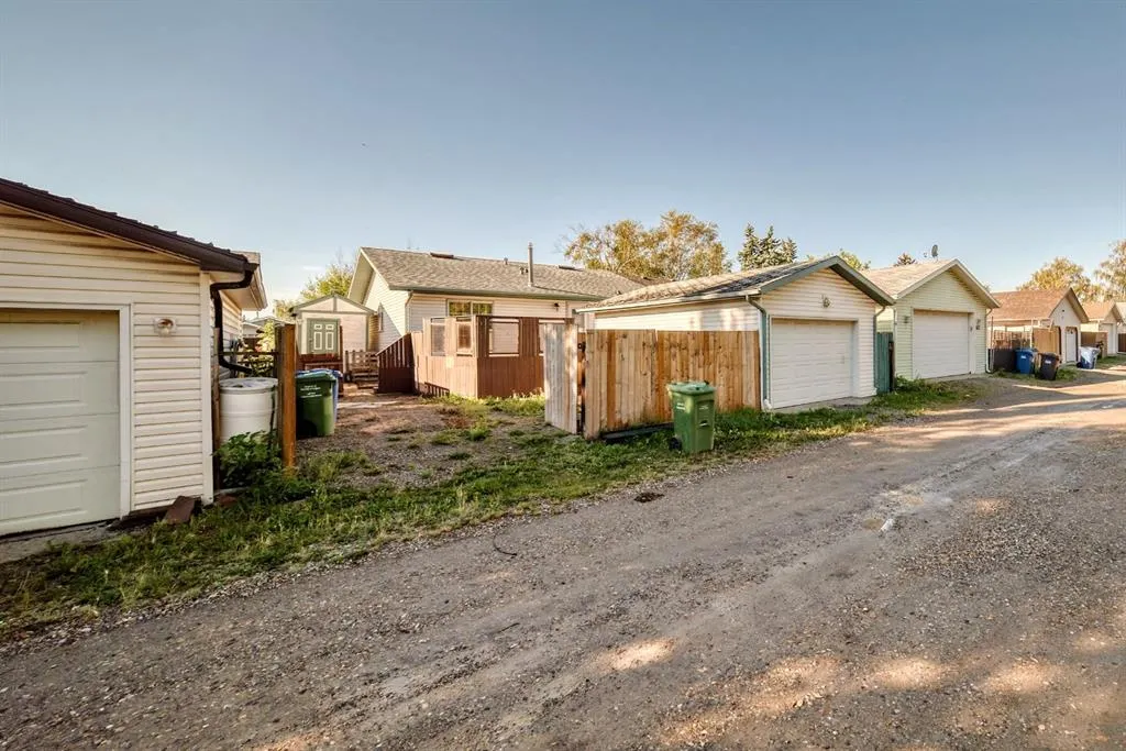 16 Dovely Way SE