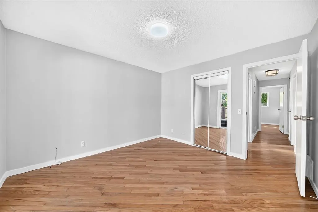 16 Dovely Way SE