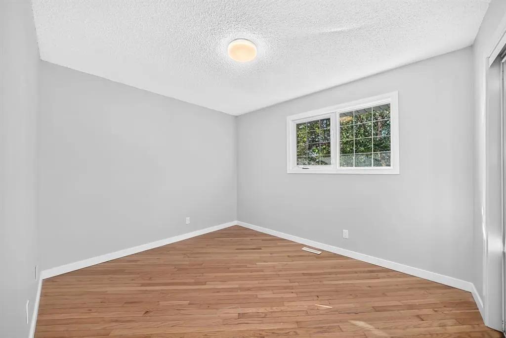 16 Dovely Way SE