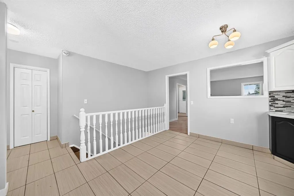 16 Dovely Way SE
