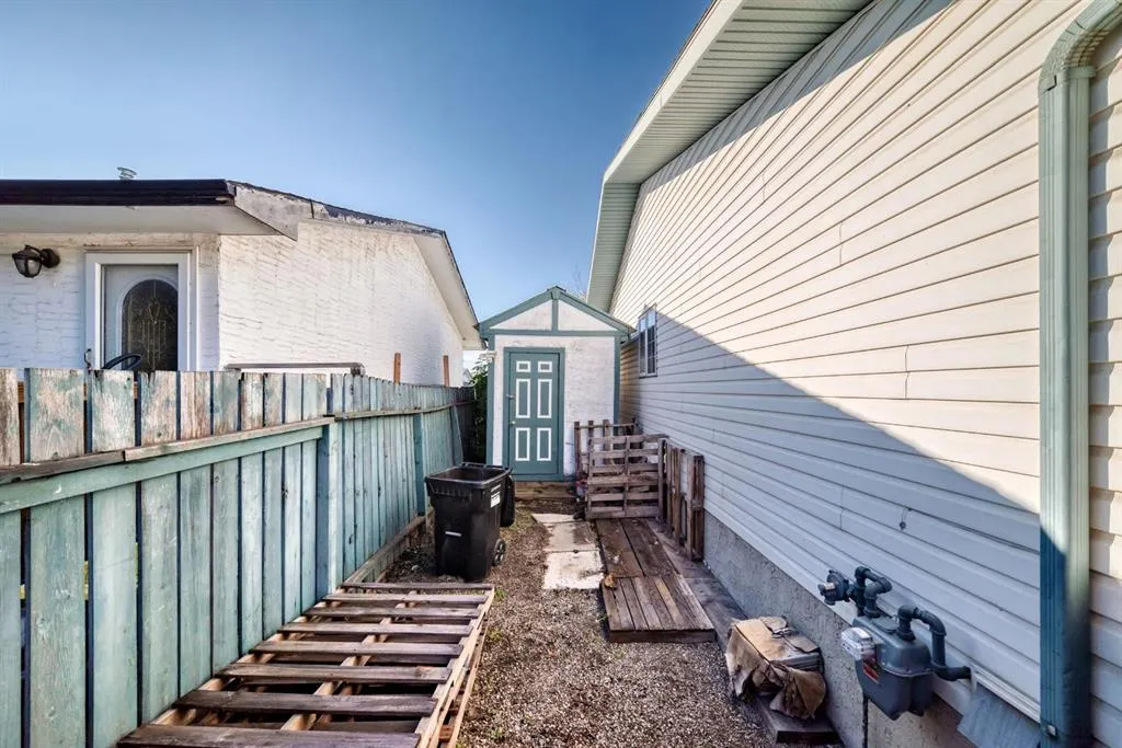 16 Dovely Way SE