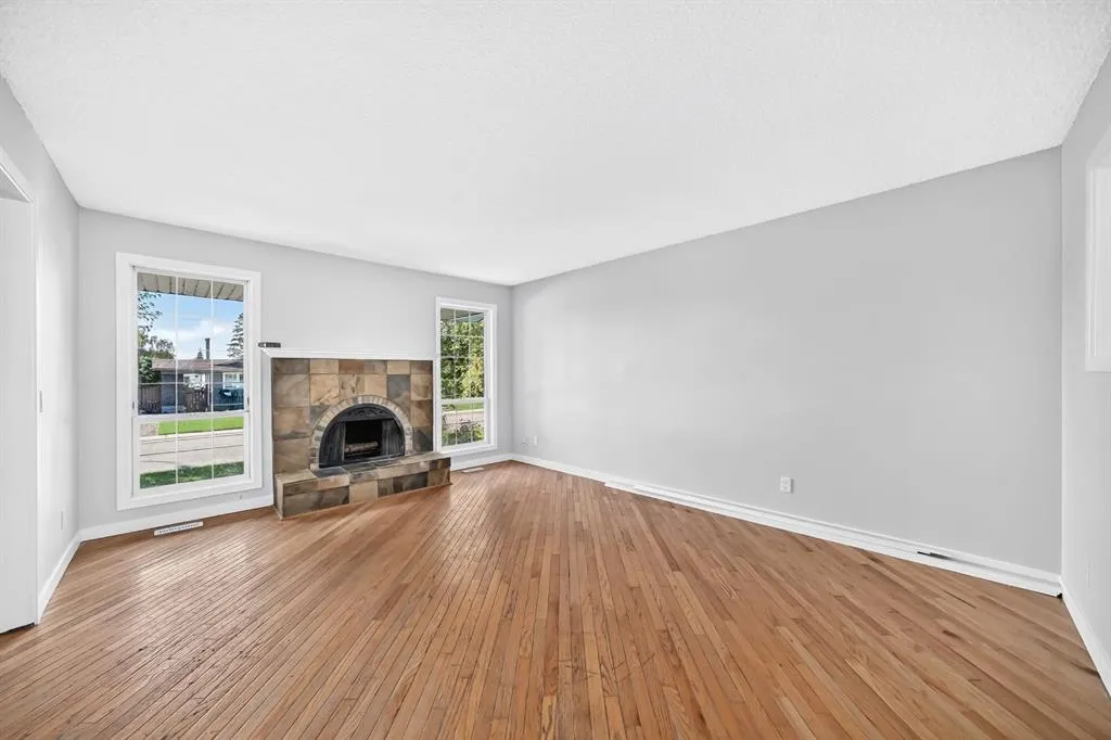 16 Dovely Way SE