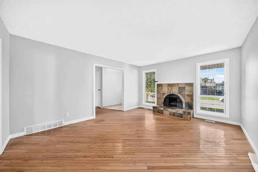 16 Dovely Way SE