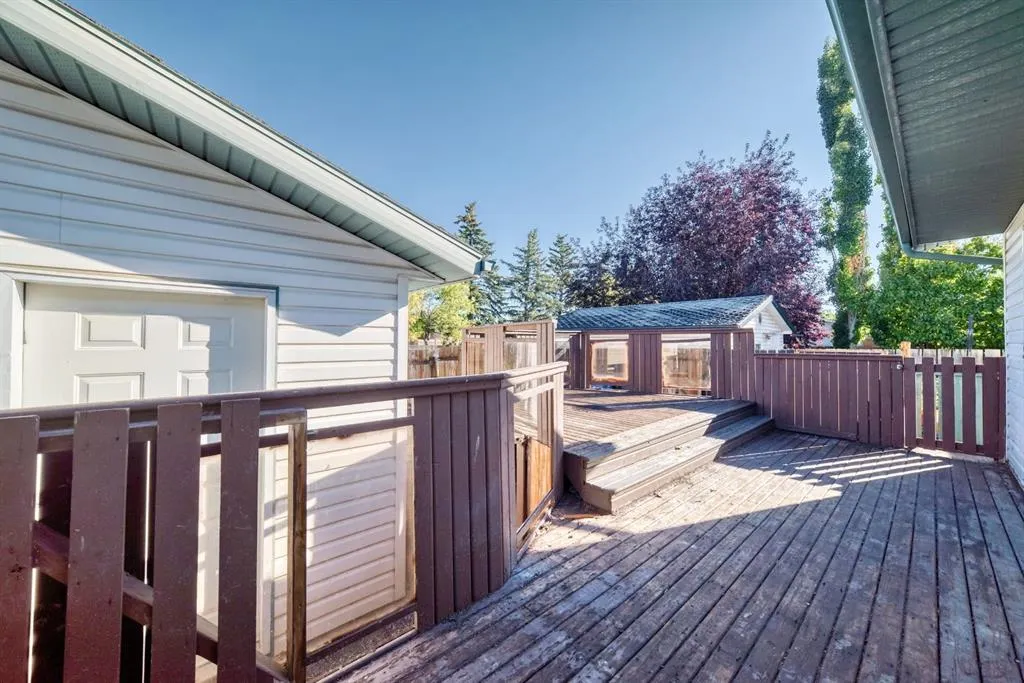 16 Dovely Way SE