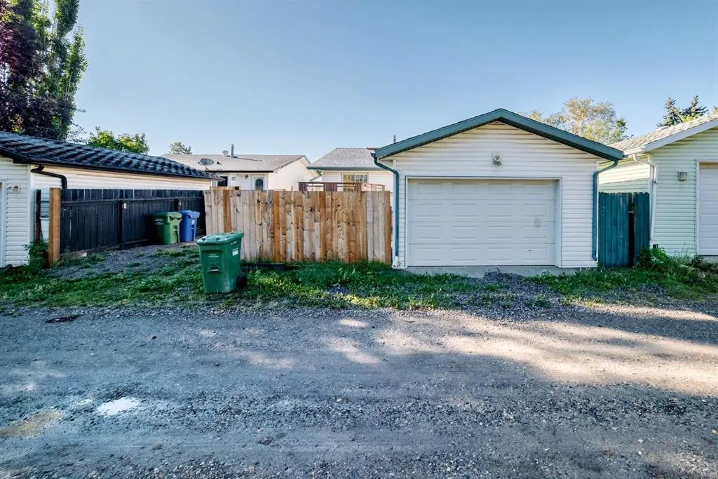 16 Dovely Way SE
