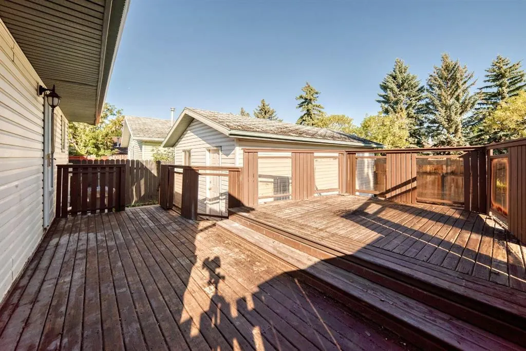16 Dovely Way SE