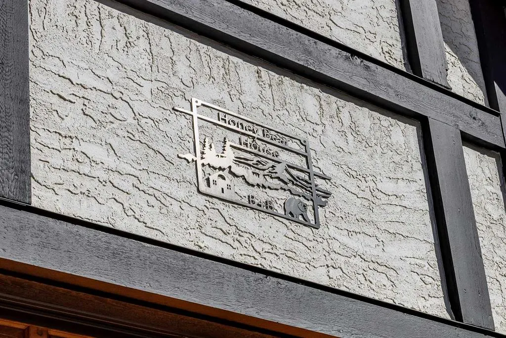 12 Woodside Lane