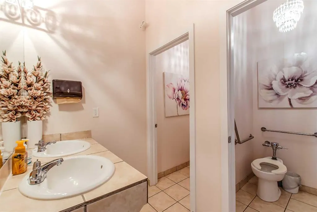 2248 Southview Drive SE #100
