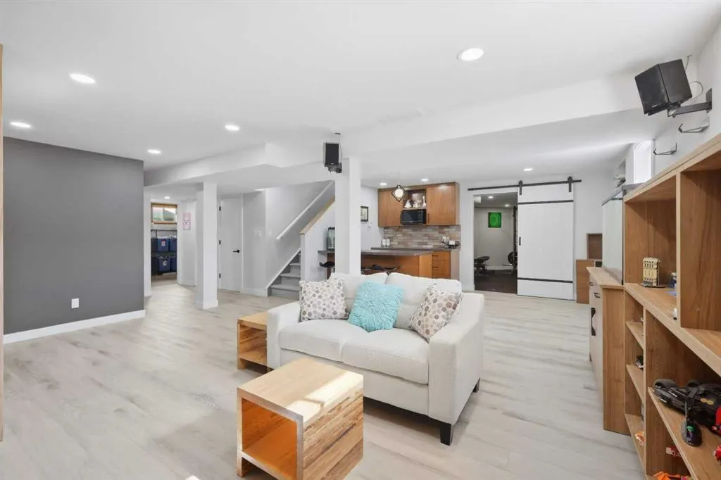 2 Densmore Crescent