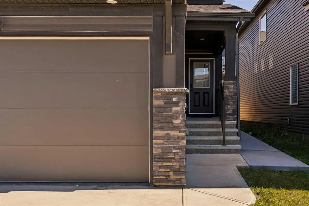 312 Lucas Way NW