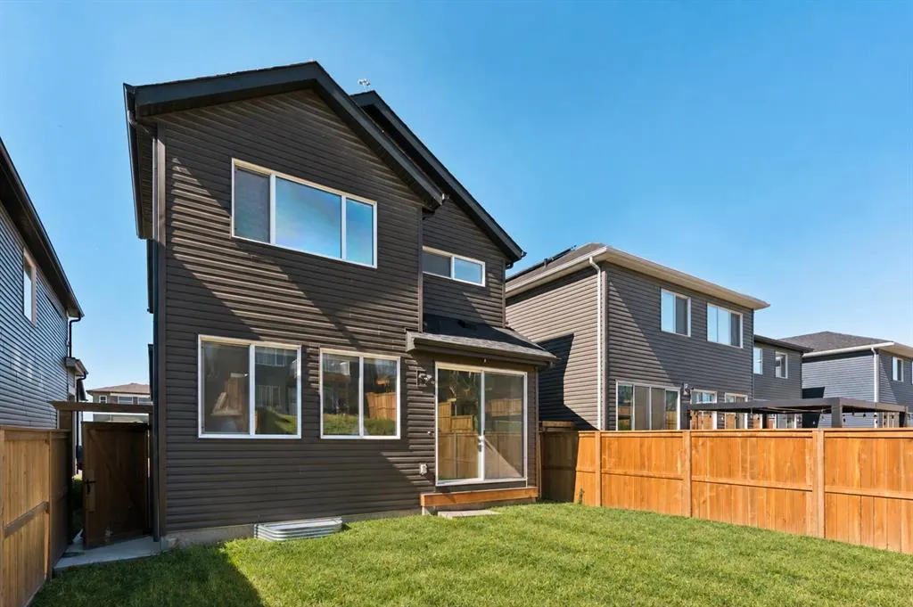 312 Lucas Way NW