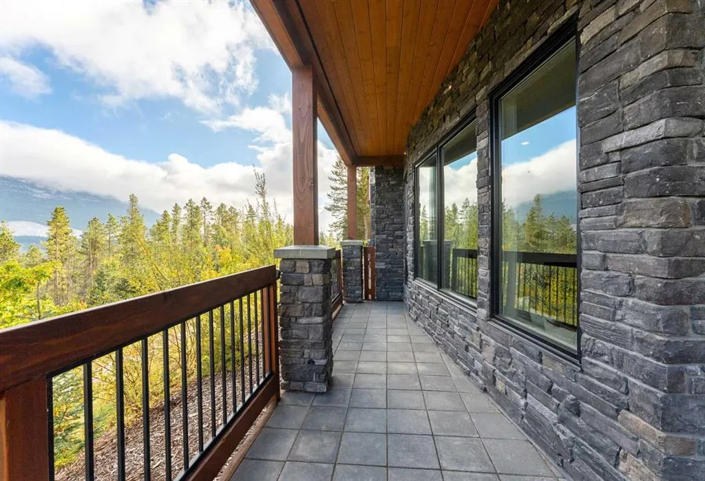 106 Stewart Creek Rise #114