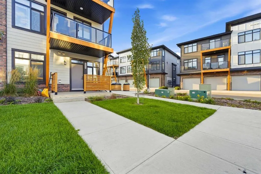 562 Seton Circle SE #301
