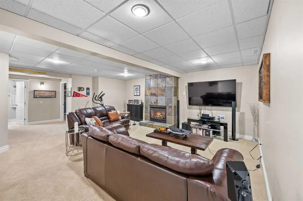 16 Royal oak Heights NW